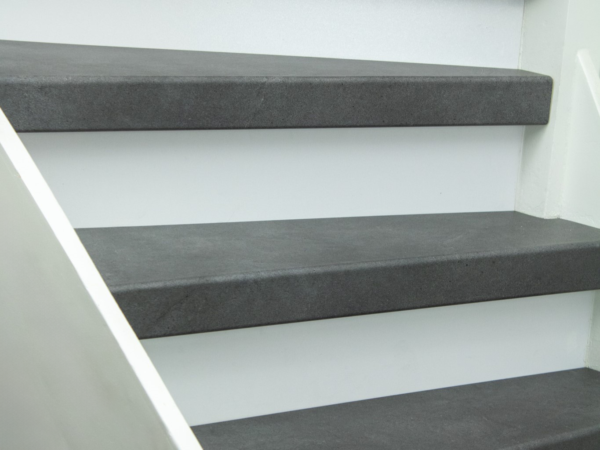 Ekofloors - Graniet 140 cm - PVC Traprenovatie (2 treden per paneel)